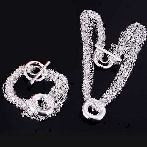 **GORGEOUS & ELEGANT**Bracelet and Necklace set**