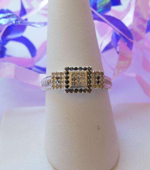 *EXCLUSIVE JEWELRY**0.34ct Diamond Engagement Ring**SA Appraisal incl.Size P