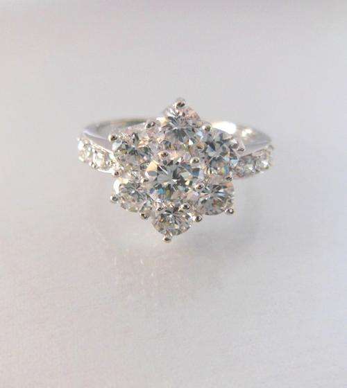 **STUNNING**Flower Cluster Ring***With CZs***Size 7**