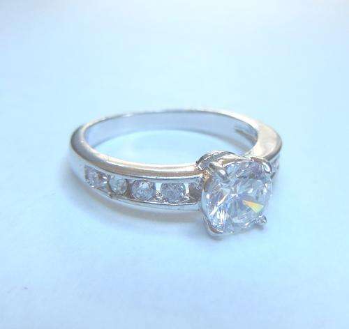 Round cut Clear Cubic Zirconia Costume Engagement Style Ring- Size 5/6