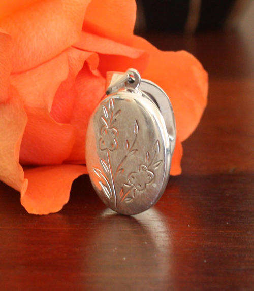 925 Sterling Silver Oval Shaped Locket Pendant