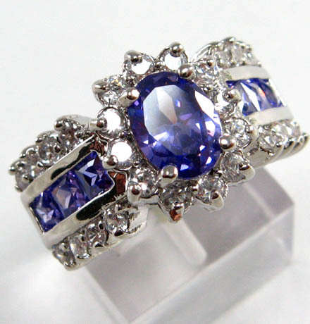 SHOWSTOPPER!! Magnificent shine** Size 8**Simulated amethyst and diamond dress ring