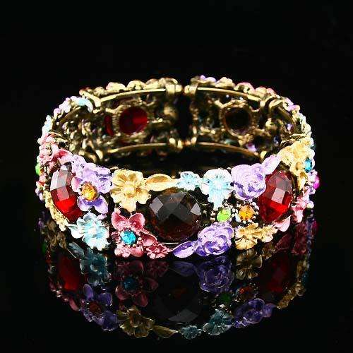 **Luxurious Crystal Bangle with Vivid Flowers**