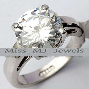 **4.75ct**SPECTACULAR**Solitaire engagement ring with fantastic shine**