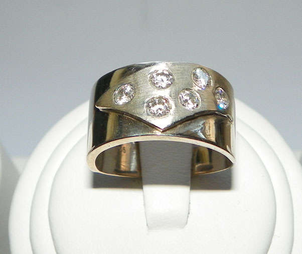 **CD DESIGNER JEWELRY** Broad Silver Ring with CZ`s- Size 6.25