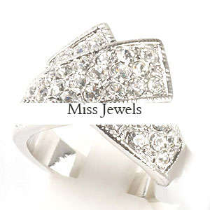 **SPARKLING**Cross Over Round Cut CZ Dress Ring**