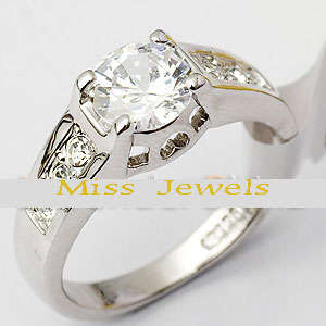 **STUNNING** Round Cut CZ Engagement Ring***Size 7.5**