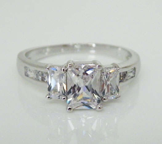 **GORGEOUS**Cubic Zirconia**Dress Ring**SPARKLING**Size 8/9**