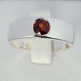 0.50ct Red Garnet 925 Sterling Silver  Band- Size 6.5