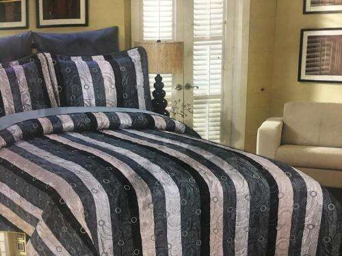 Designer Metallic Grey 5 Piece Queen Bedspread Set