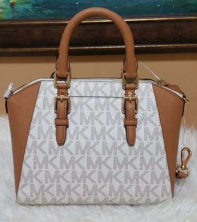 Original Brand NEW Michael Kors Ciara Medium Messenger Bag - Vanila/Acrn