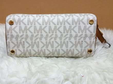 Original Brand NEW Michael Kors Ciara Medium Messenger Bag - Vanila/Acrn