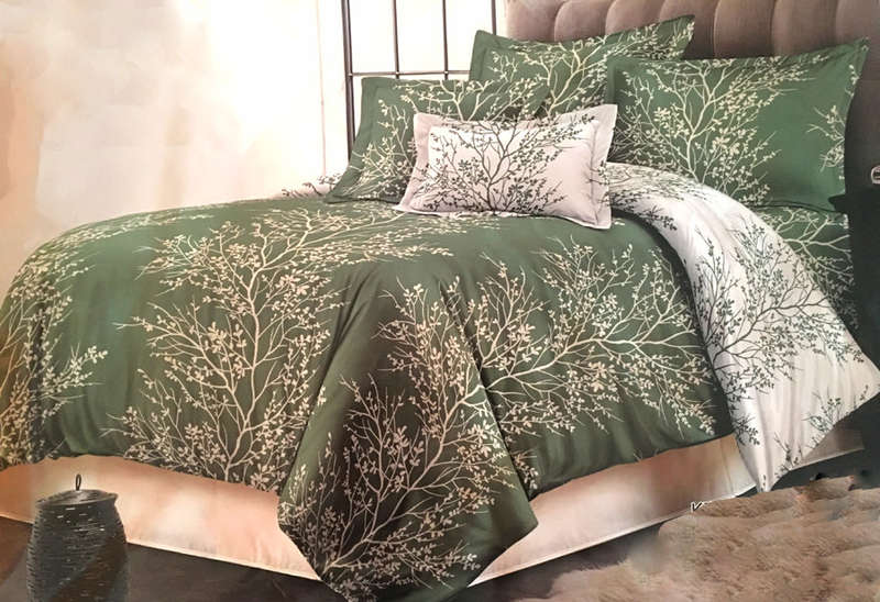 Reversible Queen 5pc Moss and Cream Comforter Set
