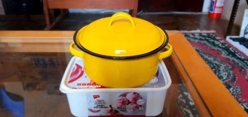 Yellow enamel cooking pot