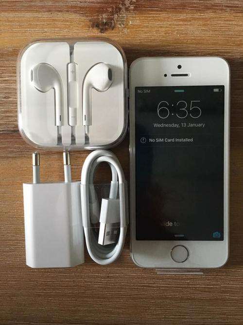 New iPhone 5s plus charger, plug and headphones - FREE DELIVERY