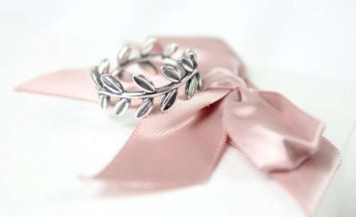 Authentic PANDORA Laurel Wreath Ring
