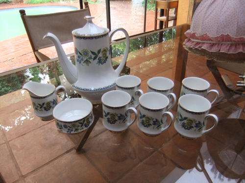 R5!!-Paragon fine bone china-Beautifull Cofe set with Gold rim,Complete!