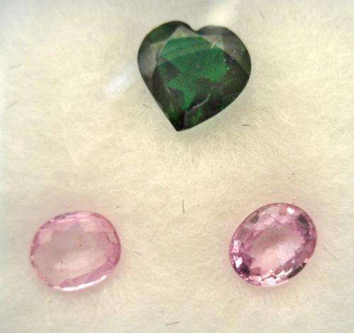 GREEN TOURMALINE HEART + 2 OVAL PINK TOURMALINES 1.26CT