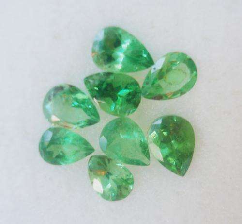 EXQUISITE EMERALD GREEN TSAVORITE PEARS  1.25CT (8)