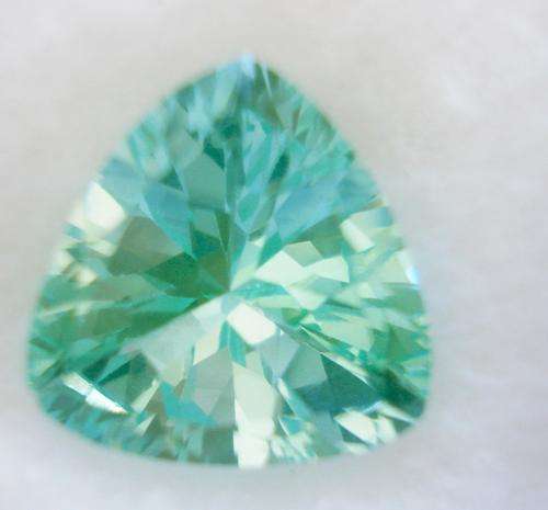 STUNNING  LAB APATITE - NEON GREEN   TRILLIANT 9.982CT