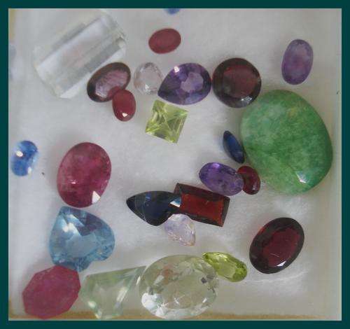 LOVELY SET OF  30.69ct MIXED GEMS   - SAPPHIRES, TORM, PERIDOT SPINELS ETC