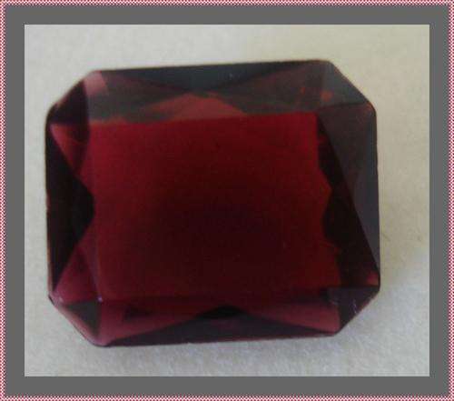 LOVELY  DEEP RED GARNET  4.34 CT  OCTAGON    SHAPE