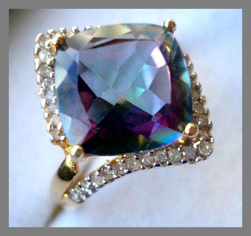 STUNNING MAGICAL TOPAZ AND DIAMOND RING / STERLING SILVER 0.925