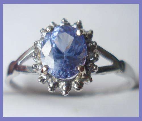 GORGEOUS  10 CT GOLD RING WITH TANZANITE