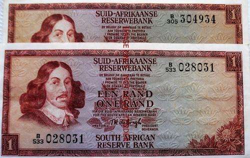 SOUTH AFRICAN R1 BANKNOTES  1973 AND 1975 set of 2 notes  B533/305