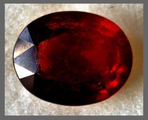 STUNNING DEEP RED  GARNET  OVAL   4.54 CT