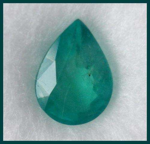 EXQUISITE  NATURAL EMERALD - PEAR SHAPED   0.60CT (with gem report)