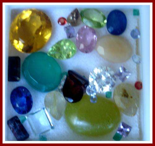 STUNNING  SET OF MIXED GEMS - 30.04 ct   SAPPHIRES  ,GARNETS,TOPAZ ETC