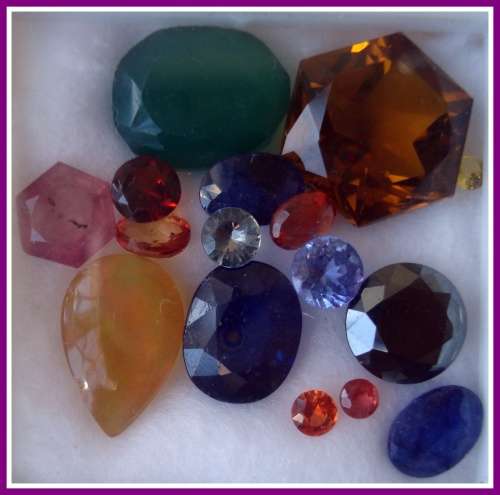 MAGNIFICENT  SET OF MIXED GEMS - 25.06 CT  SAPPHIRES OPAL  ETC