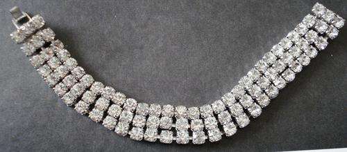 BEAUTIFUL ELEGANT 3-ROW  DIAMANTE BRACELET