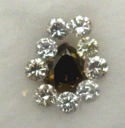 ! NATURAL NAMIBIAN DIAMONDS!  0.4300CTS.  COGNAC AND WHITE COMBO... STUNNING.