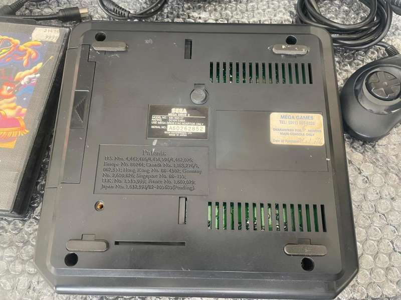 Original SEGA Mega Drive II Console + 6 Button Control Pad (PAL)