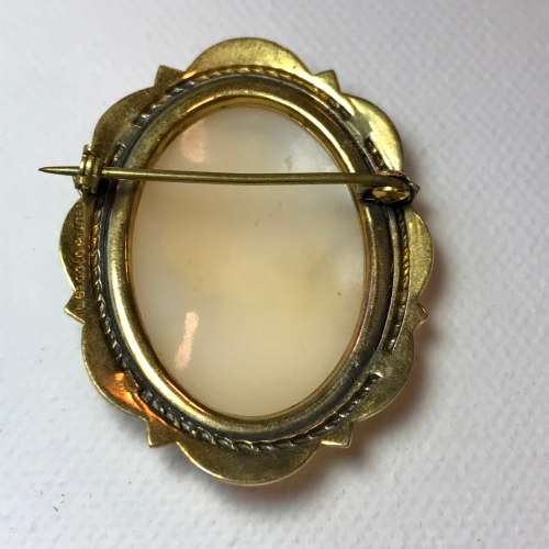 Genuine vintage 1950s shell cameo brooch signed Ward Brothers (gold plated)
