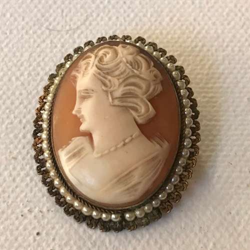 Vintage hand carved cameo brooch
