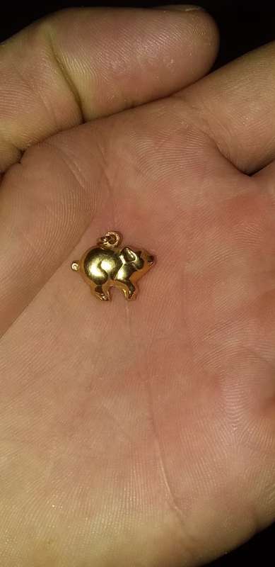 18c.t gold pig charm