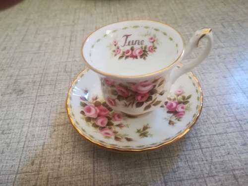Royal Albert Miniature Flower of the Month Duo - October