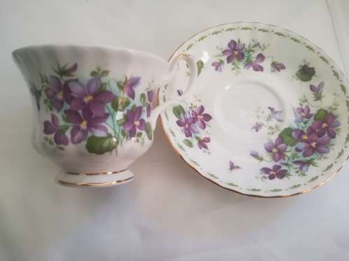 Royal Albert Flower of the Month Duo - February