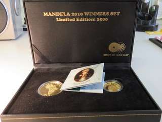 Mandela 1/2 oz GOLD Winners (World Cup 2010) Coin + 1/4 oz GOLD R2 Coin (Price reduced)