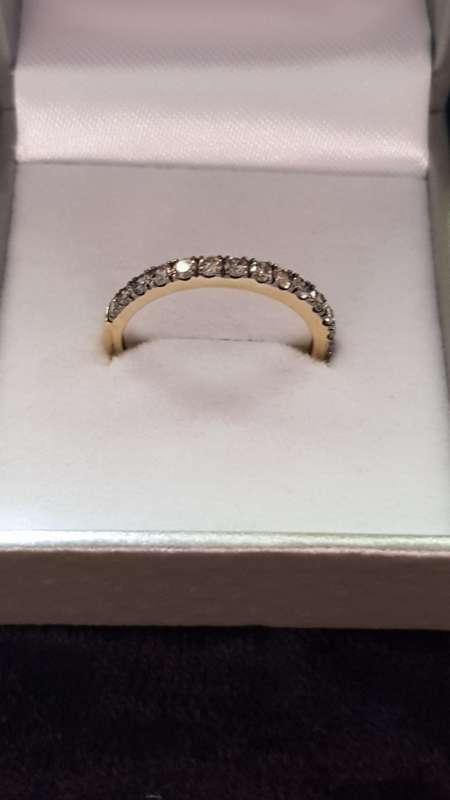 *Exceptional Diamond 0.650ct(tw) ring* Solid yellow gold
