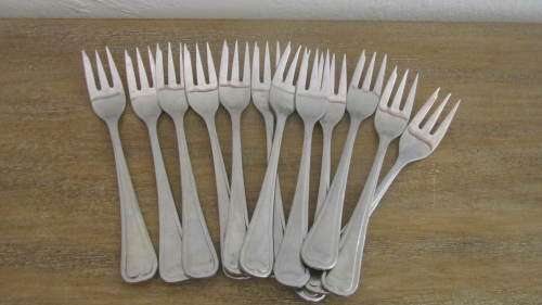 Set of 12 Cake Forks -  Eetrite 18/10
