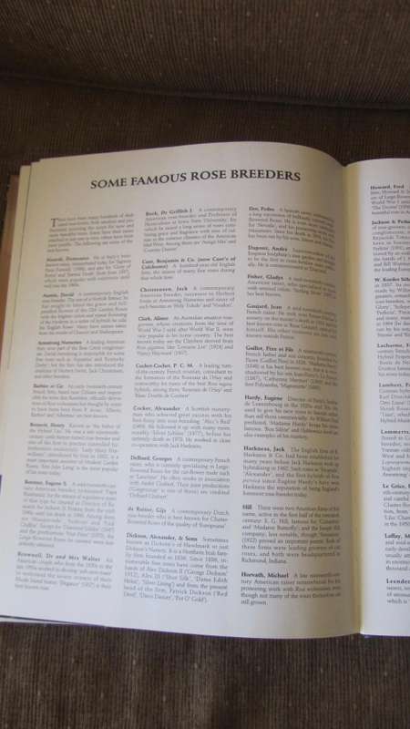 The World of Roses - Stirling Macoboy