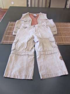 Boys GYMBOREE khaki pants and waistcoat set - Pre-owned (Aged 3)