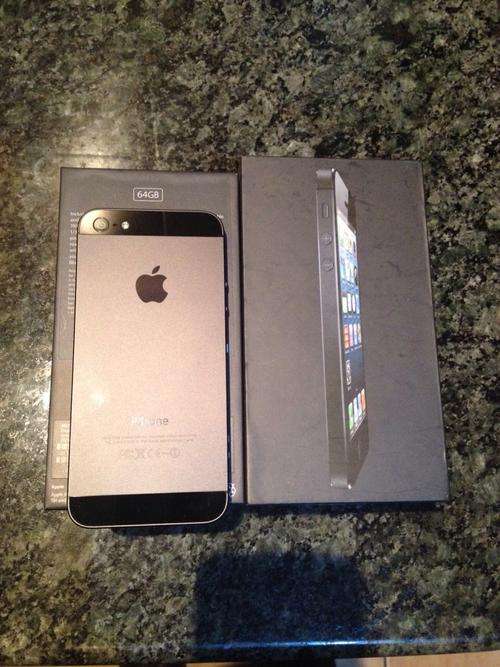 *** iPhone 5  64GB (Black & Space Grey) - Excellent Condition!! *** Late Entry!! ***