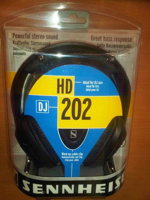 ***Sennheiser DH 202 Headphones*** BRAND NEW***- R1 START!