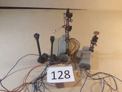 Marklin Signals and lamp - solinoids work - selling as scrap - "HO"