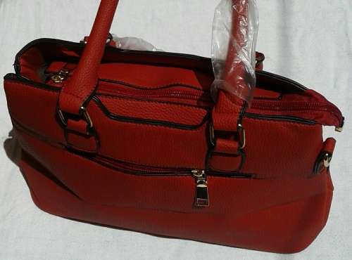 Design zip black handbag